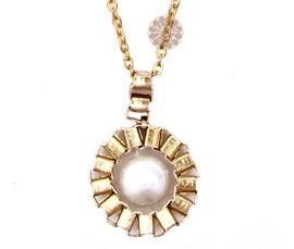 Vogue Crafts and Designs Pvt. Ltd. manufactures Single Pearl Round Pendant at wholesale price.