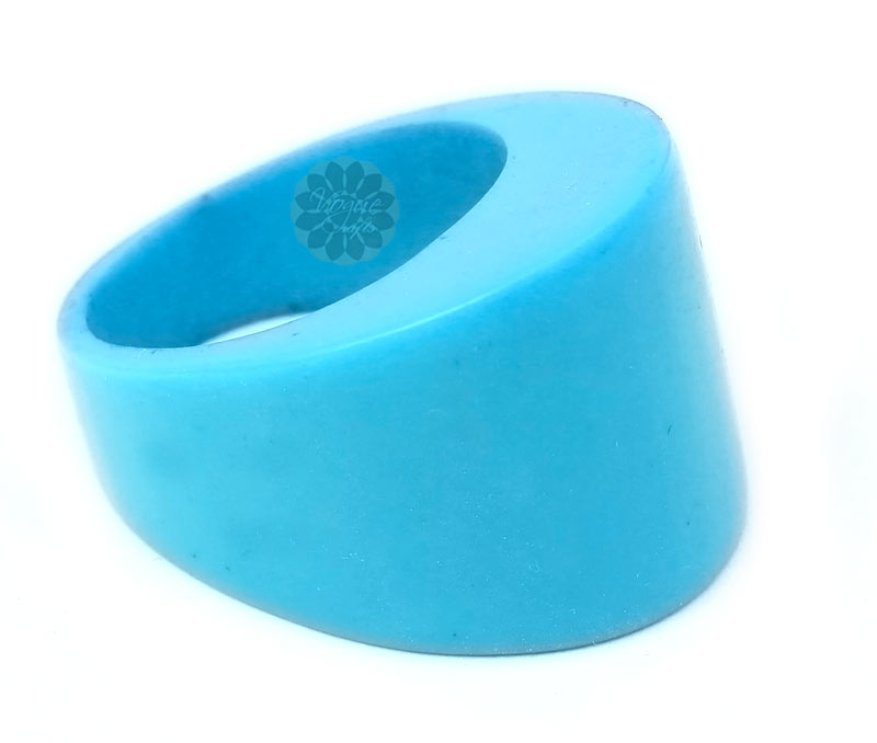 Vogue Crafts & Designs Pvt. Ltd. manufactures Splendid Blue Ring at wholesale price.