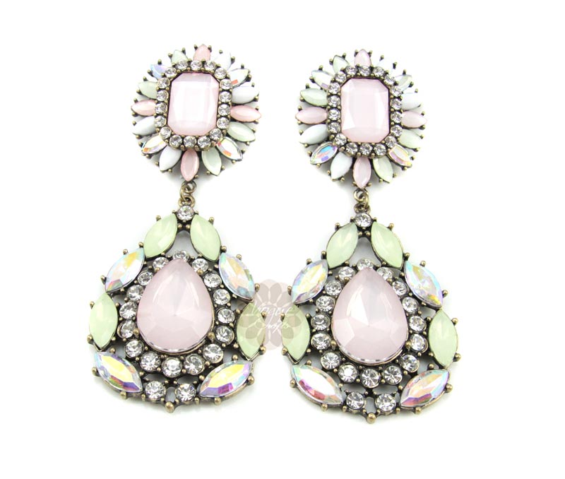 Vogue Crafts & Designs Pvt. Ltd. manufactures Snazzy Look Earrings at wholesale price.