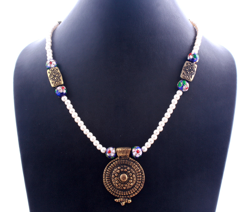 Vogue Crafts & Designs Pvt. Ltd. manufactures Pearl and Pendant Necklace  at wholesale price.