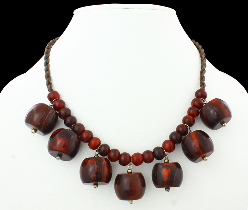 Vogue Crafts & Designs Pvt. Ltd. manufactures Maroon Horn Drops Necklace at wholesale price.