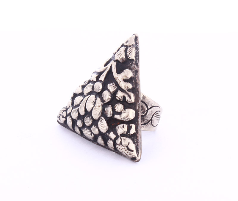 Vogue Crafts & Designs Pvt. Ltd. manufactures Carved Bird Ring at wholesale price.