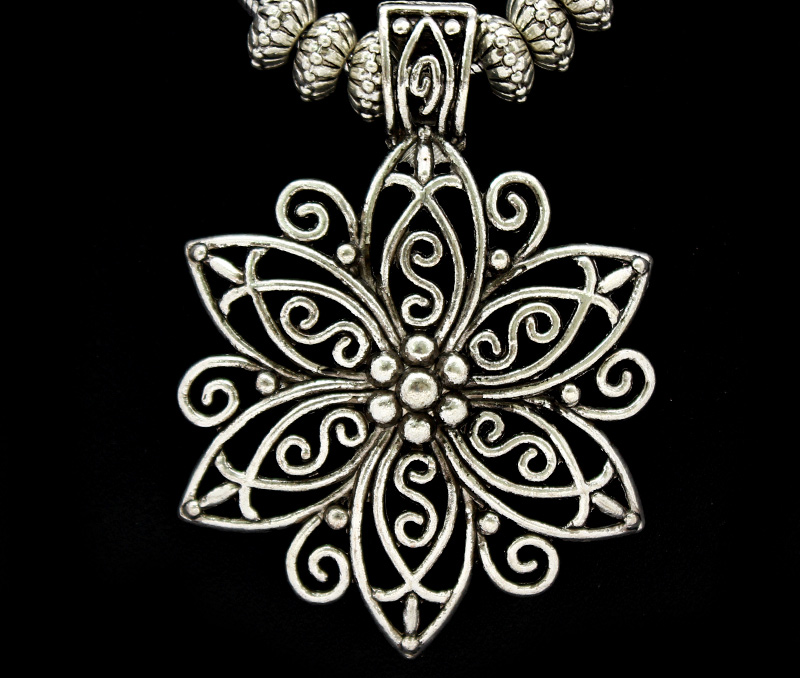 Vogue Crafts & Designs Pvt. Ltd. manufactures Sterling Silver Flower Pendant at wholesale price.
